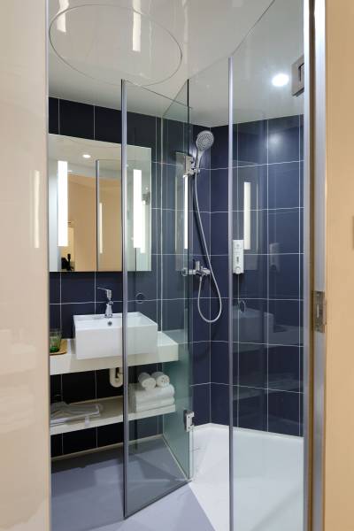 Remplacement d'une baignoire par une douche dans une salle de bain proche de Rouen