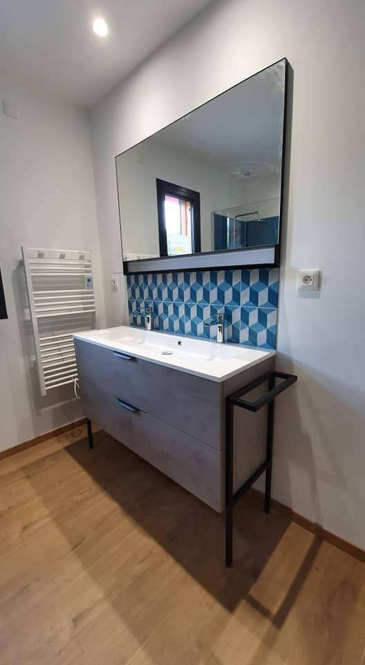 Réalisation d'une salle de bain bleue près de Barentin 76