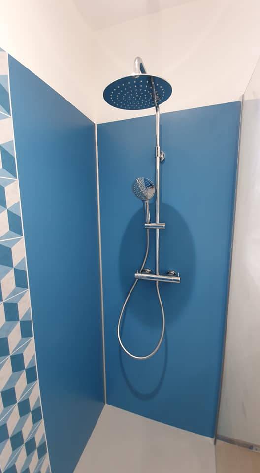 Réalisation d'une salle de bain bleue près de Barentin 76