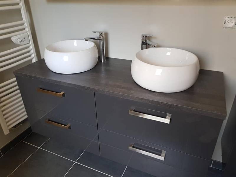 Pose de meubles de salle de bain anthracites à Saint Aubin 76