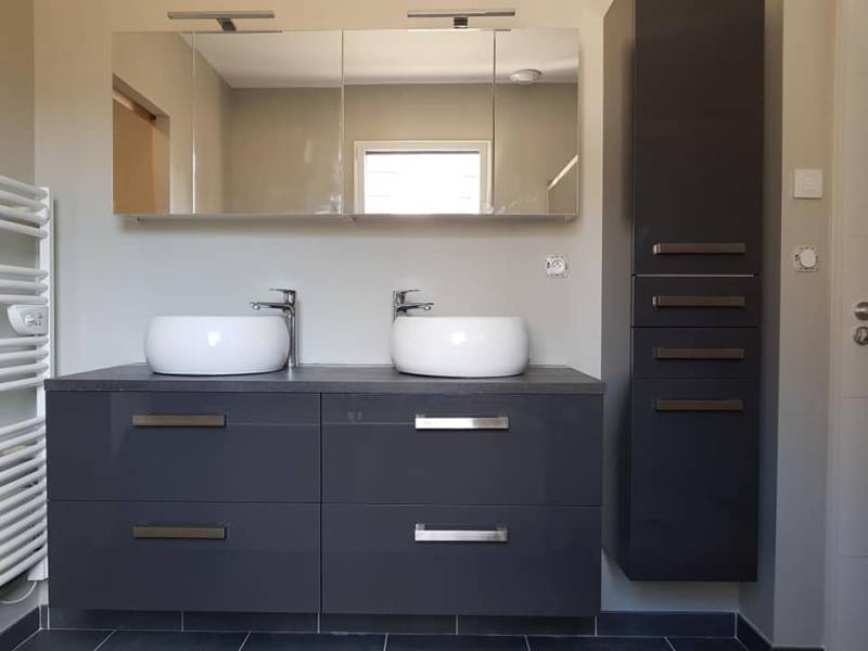 Pose de meubles de salle de bain anthracites à Saint Aubin 76