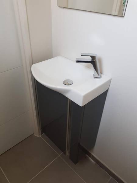 Pose de meubles de salle de bain anthracites à Saint Aubin 76